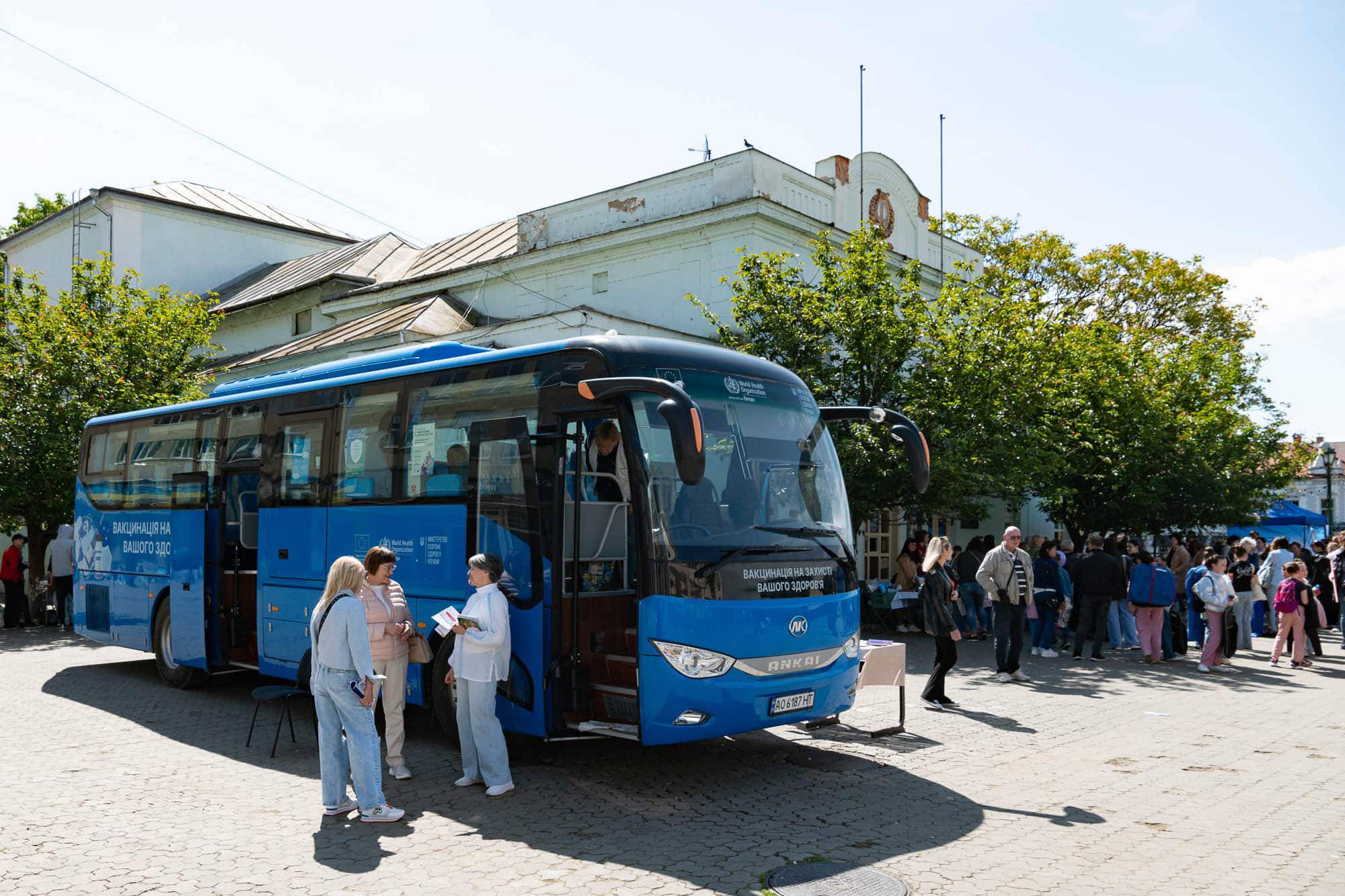 В Ужгороді на площі Театральній сьогодні працював вакцинальний автобус